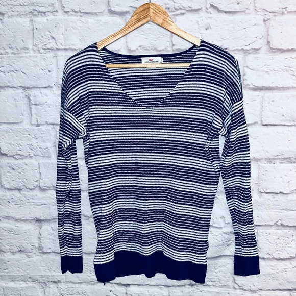 Vineyard Vines Tops - Vineyard Vines LINEN V-neck Top sz M